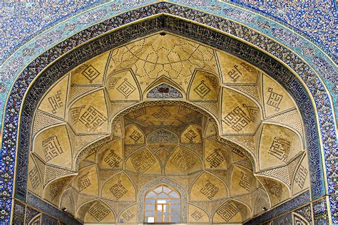 The Great Mosque of Isfahan –  A Symphony in Turquoise and Azure Tiles That Breathe Life into Centuries Past!