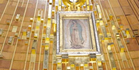 The Virgin of Guadalupe – An Intriguing Fusion of Indigenous and European Artistic Traditions!